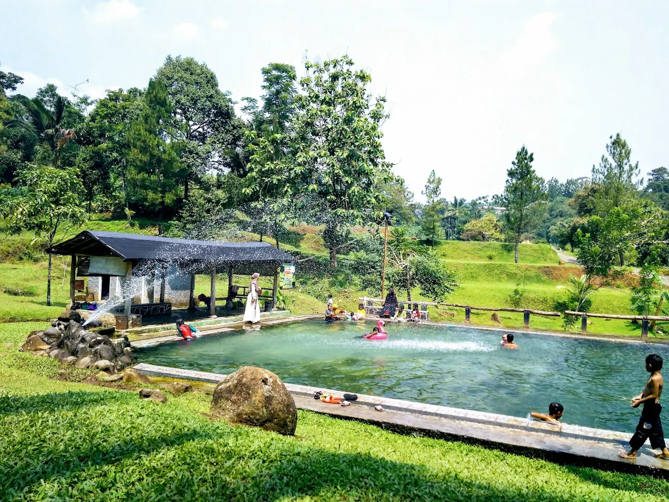 Kolam Renang Swargiloka